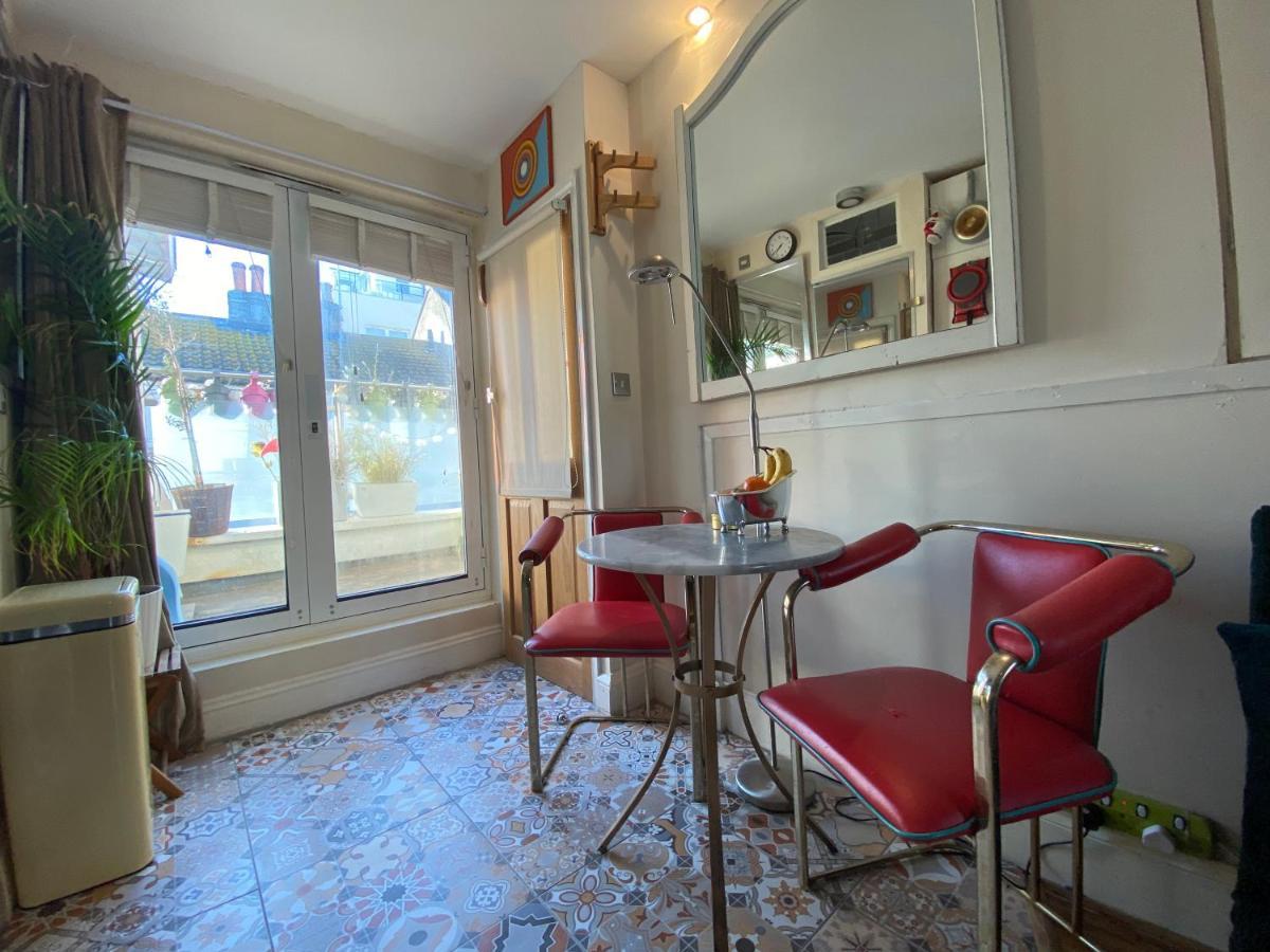 Little Brighton Beach Apartments - Also Separate Spa Cabin And Watersports Bagian luar foto