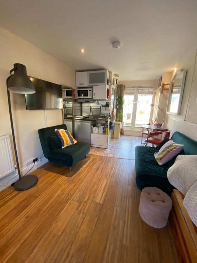 Little Brighton Beach Apartments - Also Separate Spa Cabin And Watersports Bagian luar foto