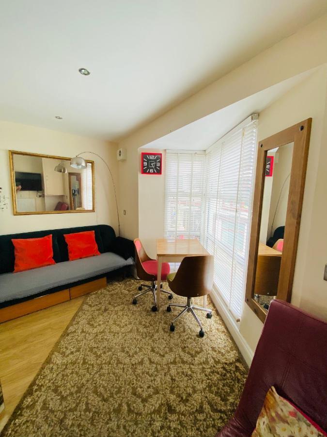 Little Brighton Beach Apartments - Also Separate Spa Cabin And Watersports Bagian luar foto