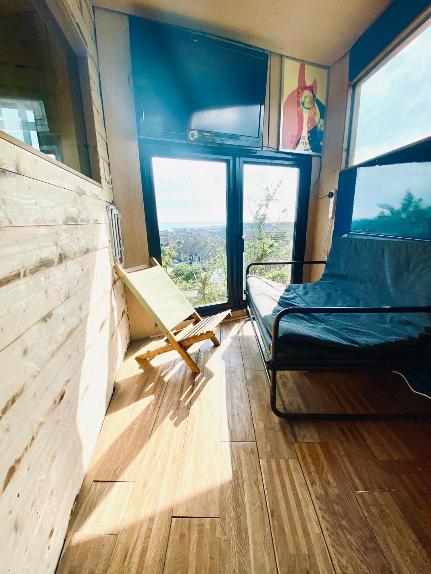 Little Brighton Beach Apartments - Also Separate Spa Cabin And Watersports Bagian luar foto