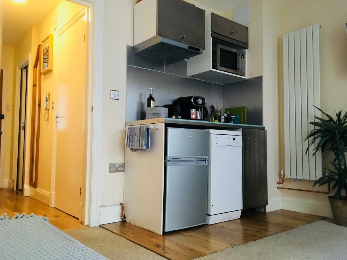 Little Brighton Beach Apartments - Also Separate Spa Cabin And Watersports Bagian luar foto